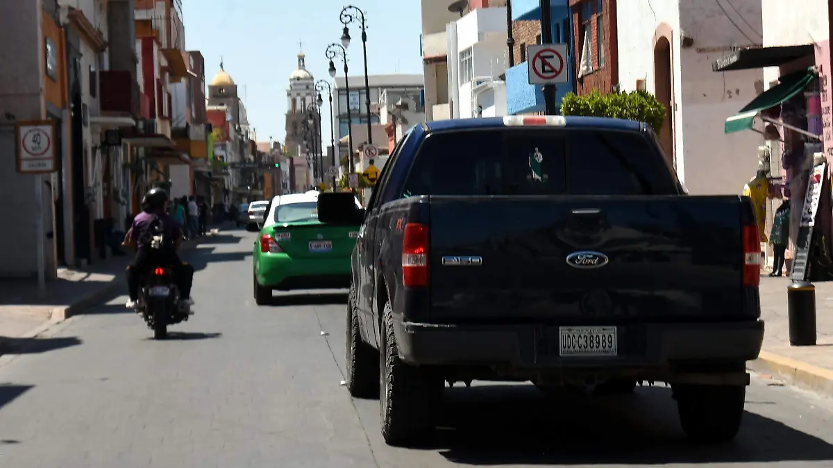 CARROS AMERICANOS JESUS GTZ EL SOL DE IRAPUATO (2)